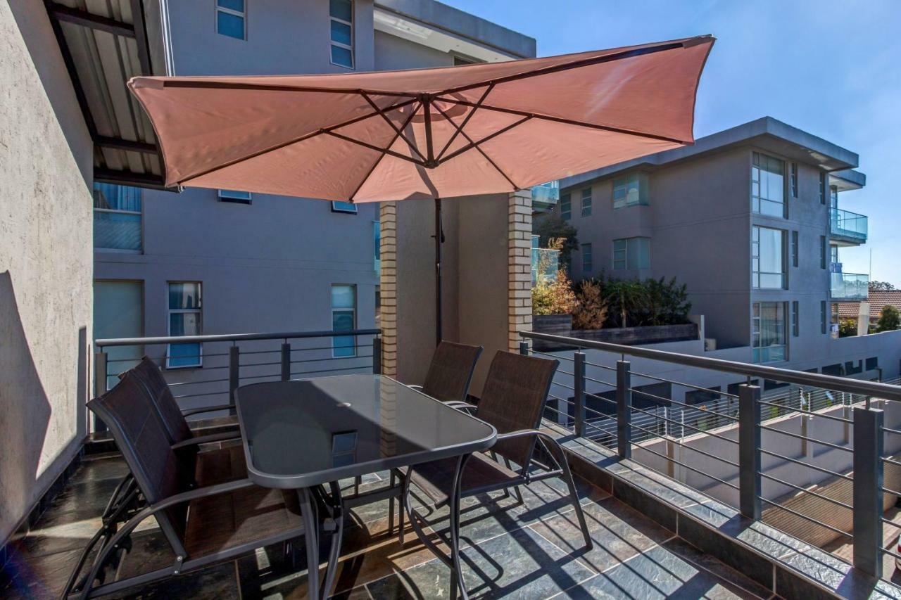 Upmarket Sandton Apartment Johannesburg Exterior photo