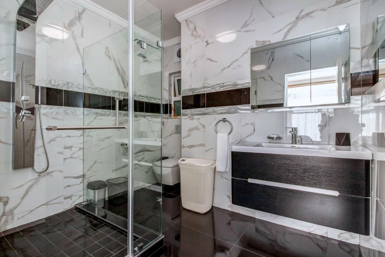 Upmarket Sandton Apartment Johannesburg Exterior photo