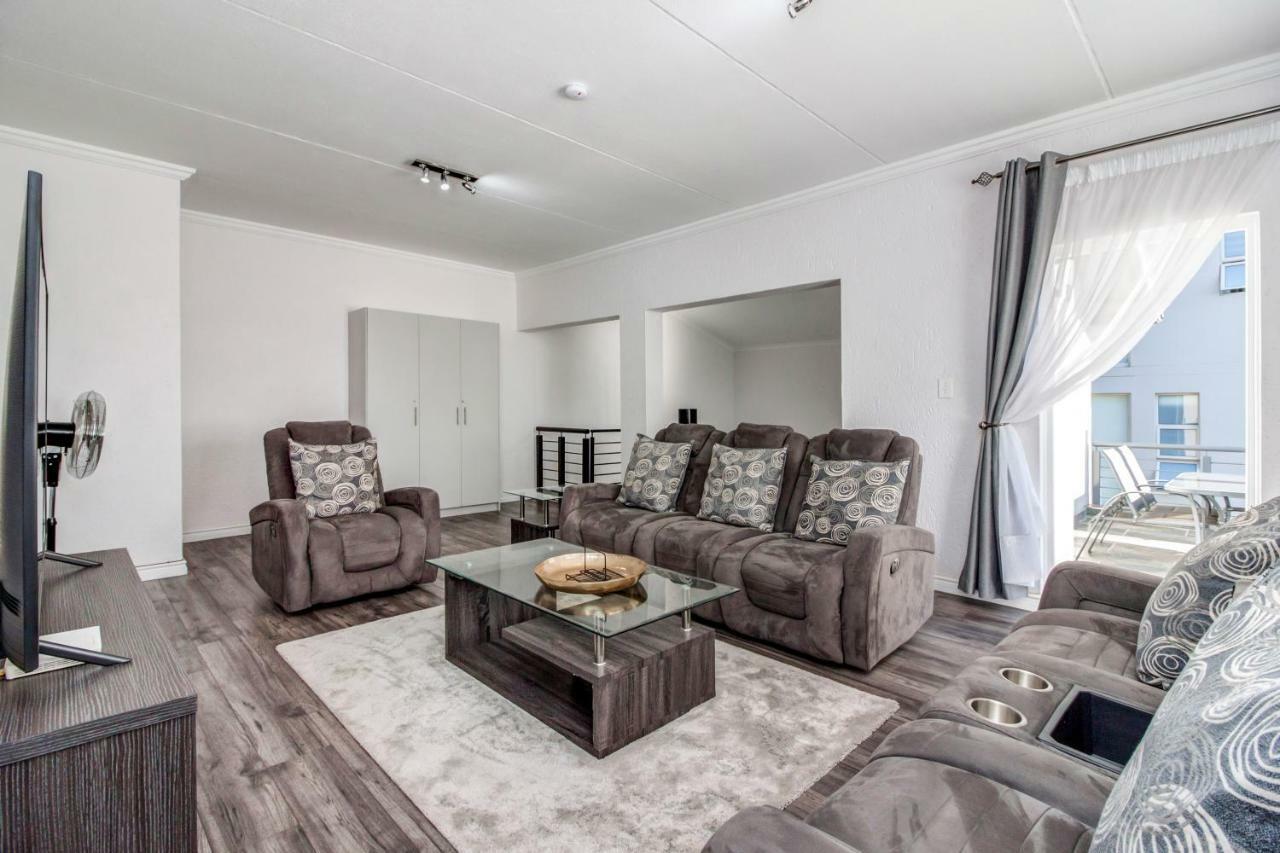 Upmarket Sandton Apartment Johannesburg Exterior photo